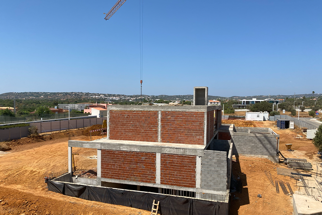 Fundação e Estrutura